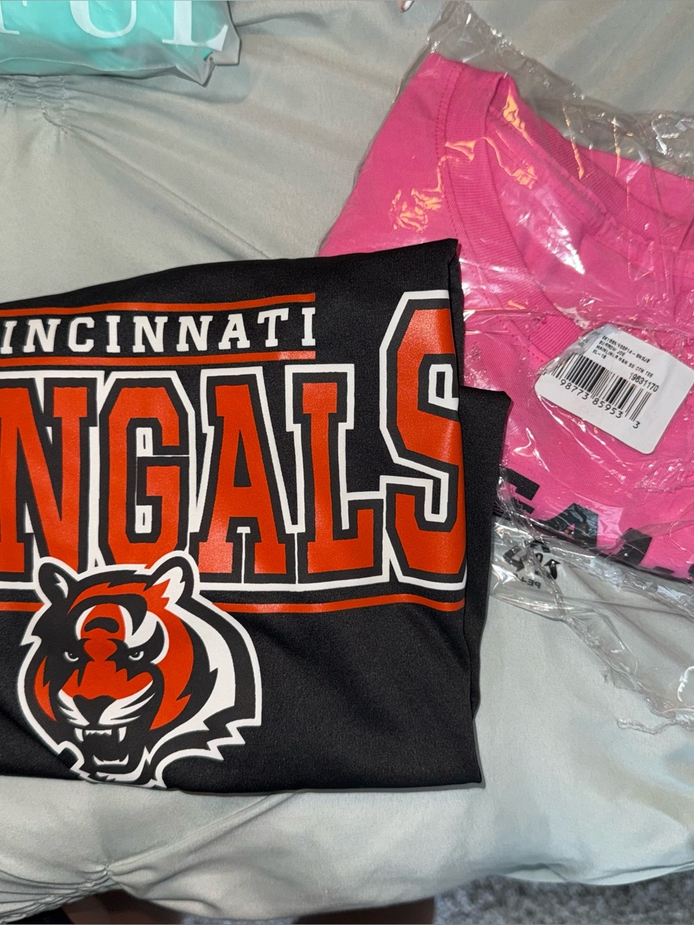 2 Girls XL Cincinnati Bengals Tshirt